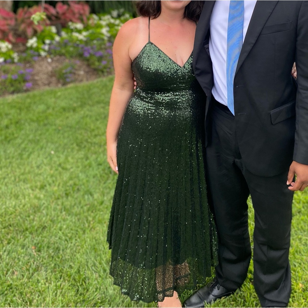 Lulu’s Dark Green Midi Sequin Dress with Adjustable Straps, Medium